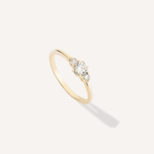 Anel de noivado em ouro 18k com diamante de 18p minimalista feito a mão