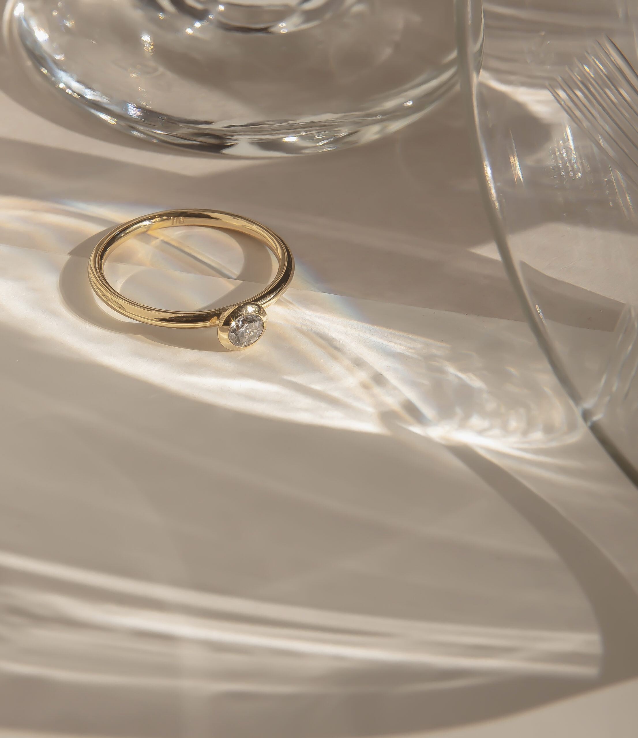 anel solitario nordic com diamante de 22 pontos sobre tecido
