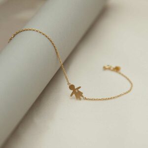 Pulseira minimalista representando filha feita a mão em ouro 18k com diamante e corrente cartier fina