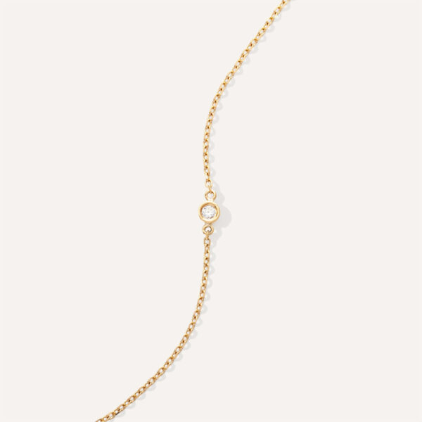 pulseira minimalista feita à mão em ouro 18k com pequeno diamante ponto de luz delicado